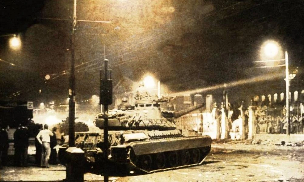 Έρευνα Eteron: Υπήρξαν νεκροί στο Πολυτεχνείο; Είναι προτιμότερη η δικτατορία από τη δημοκρατία;